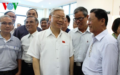 Party leader Nguyen Phu Trong meets voters in Hanoi - ảnh 2